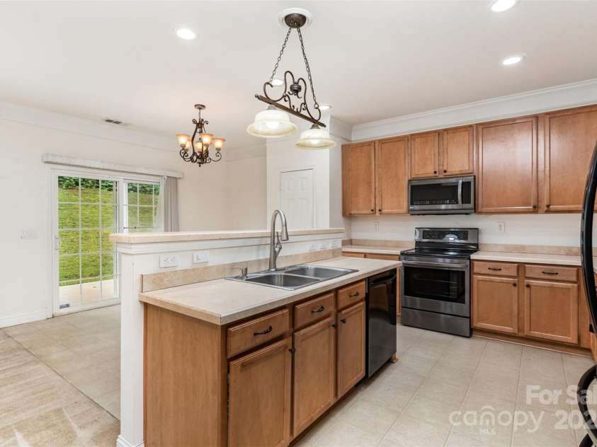 7031 Woodbridge Valley Circle, Mint Hill, NC 28227.  MLS# CAR4252900, YatesRealty ID 35131. 