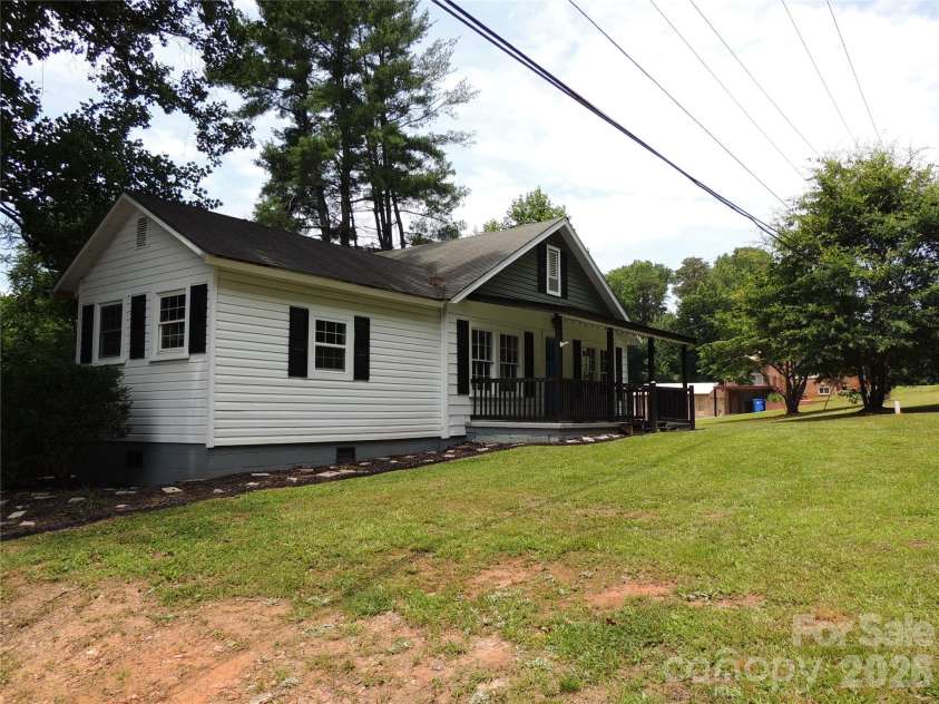 1002 Main Street, Rutherfordton, NC 28139.  MLS# CAR4398133, YatesRealty ID 35132. 