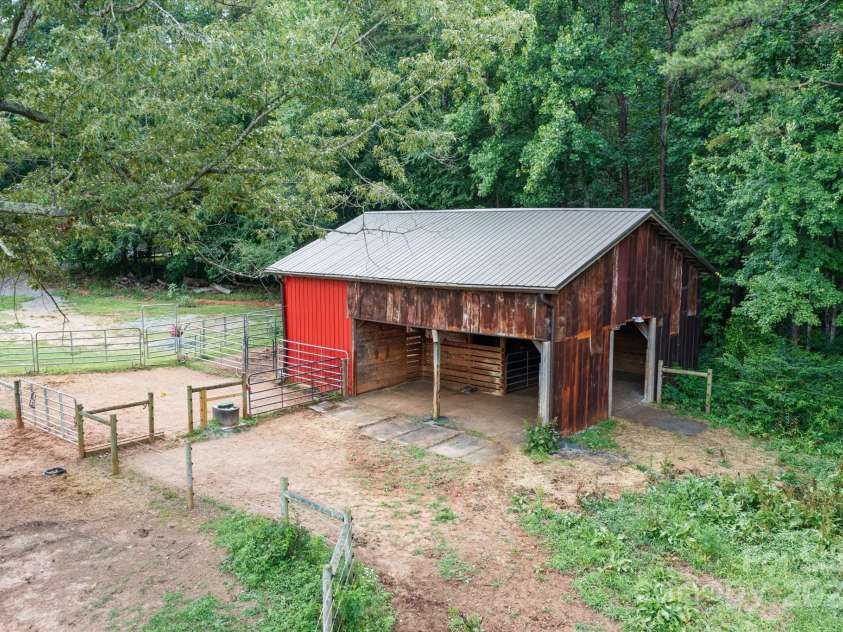 724 Teeter Road, Mooresville, NC 28115.  MLS# CAR4276368, YatesRealty ID 35132. 