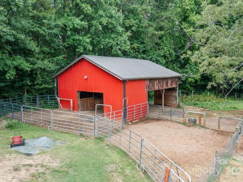 724 Teeter Road, Mooresville, NC 28115.  MLS# CAR4276368, YatesRealty ID 35132. 