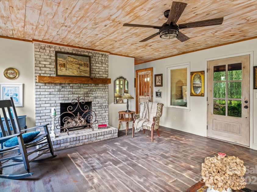 724 Teeter Road, Mooresville, NC 28115.  MLS# CAR4276368, YatesRealty ID 35132. 