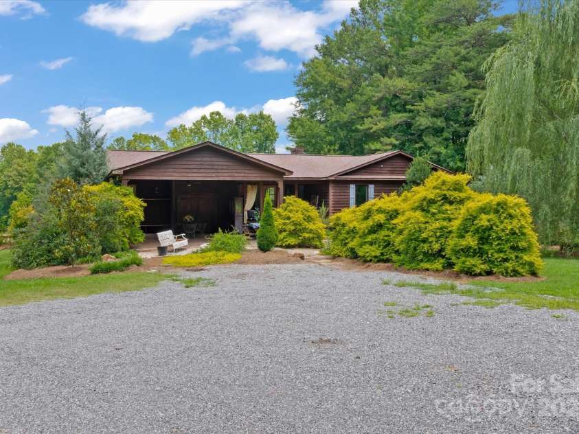 724 Teeter Road, Mooresville, NC 28115.  MLS# CAR4276368, YatesRealty ID 35132. 