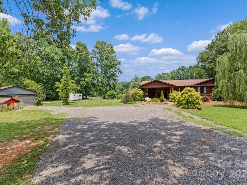 724 Teeter Road, Mooresville, NC 28115.  MLS# CAR4276368, YatesRealty ID 35132. 