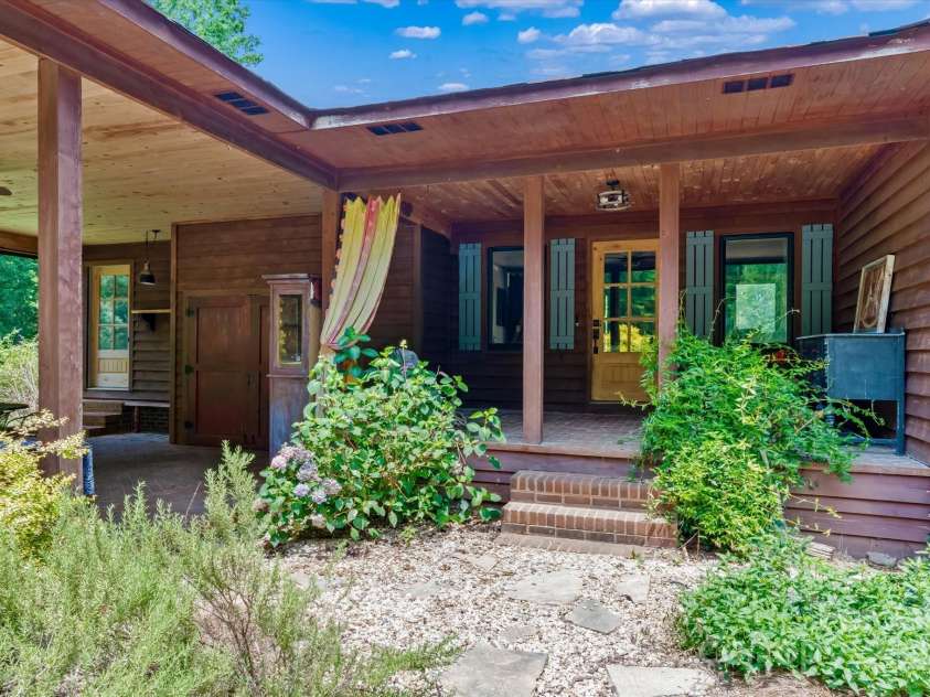 724 Teeter Road, Mooresville, NC 28115.  MLS# CAR4276368, YatesRealty ID 35132. Large front porch 