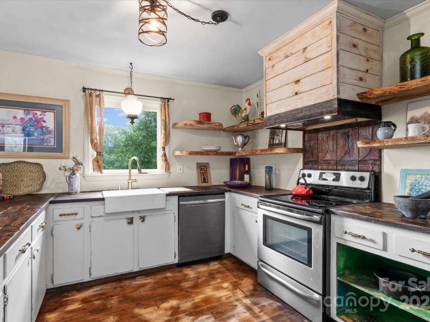 724 Teeter Road, Mooresville, NC 28115.  MLS# CAR4276368, YatesRealty ID 35132. Rustic kitchen with butcher block countertops