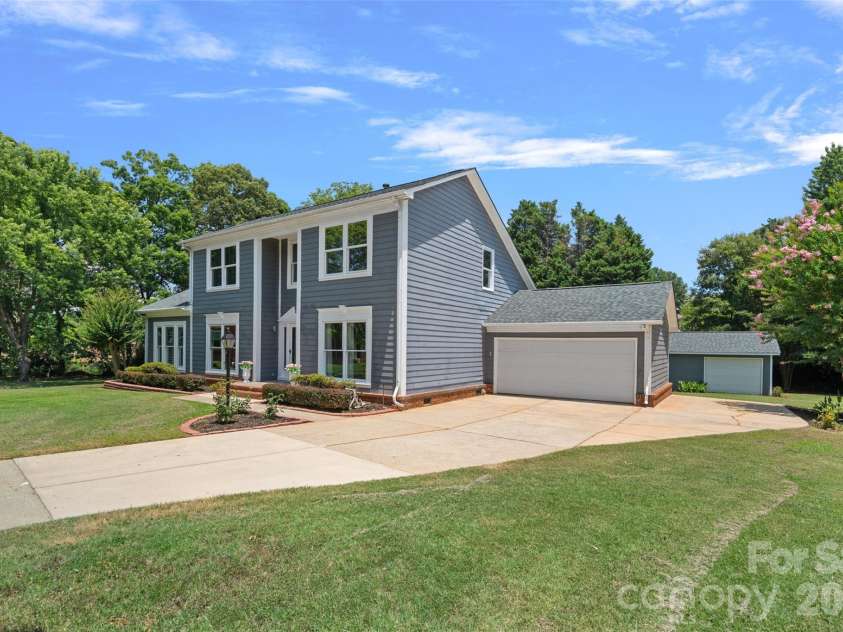 19226 Brookgreen Garden Place, Cornelius, NC 28031.  MLS# CAR4396635, YatesRealty ID 35133. 