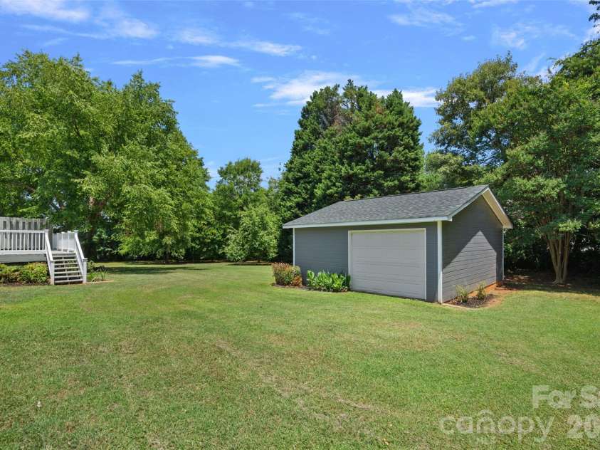 19226 Brookgreen Garden Place, Cornelius, NC 28031.  MLS# CAR4396635, YatesRealty ID 35133. 