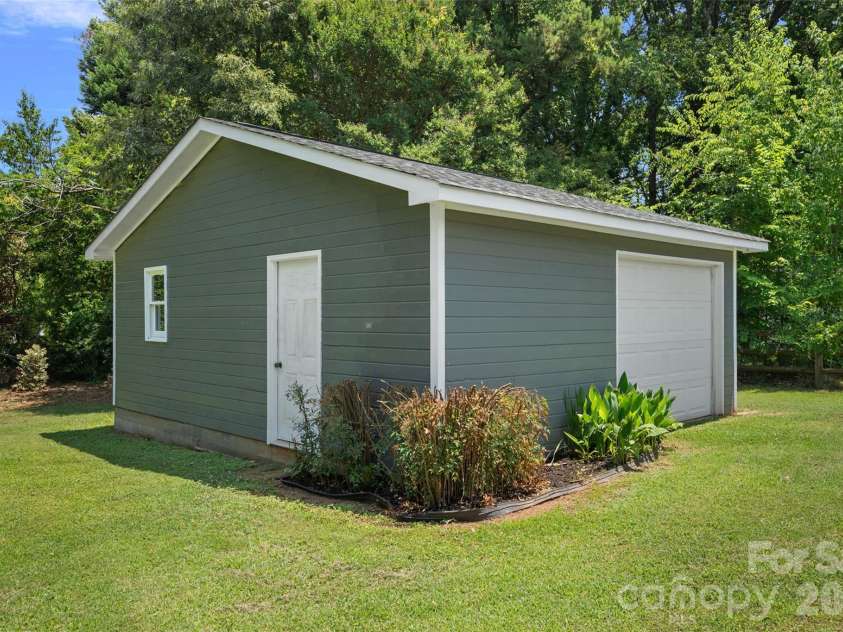 19226 Brookgreen Garden Place, Cornelius, NC 28031.  MLS# CAR4396635, YatesRealty ID 35133. 