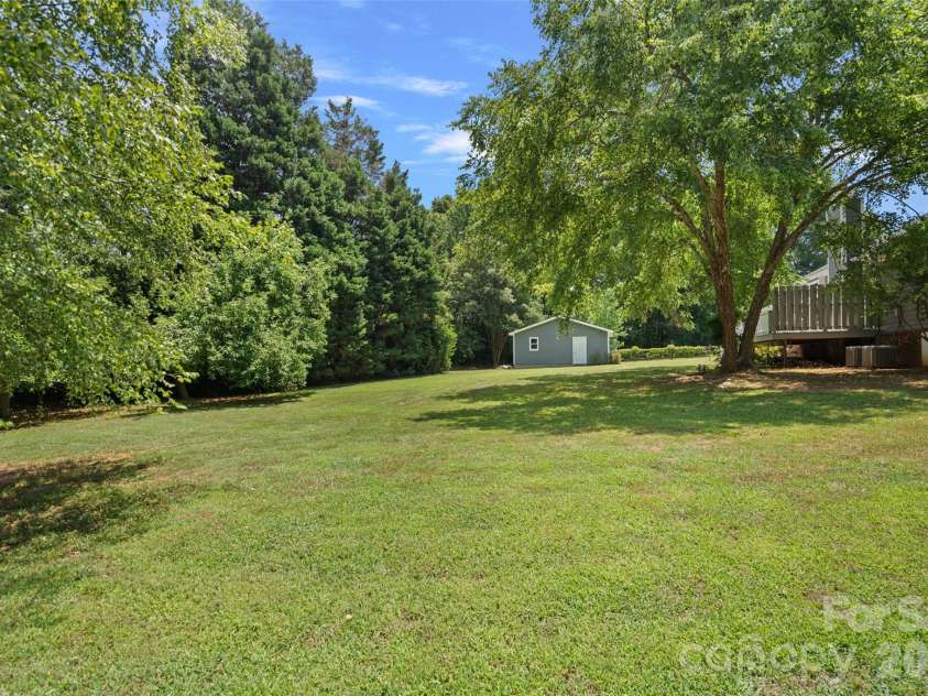 19226 Brookgreen Garden Place, Cornelius, NC 28031.  MLS# CAR4396635, YatesRealty ID 35133. 