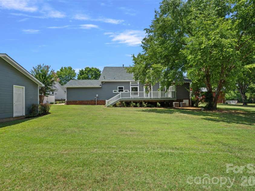 19226 Brookgreen Garden Place, Cornelius, NC 28031.  MLS# CAR4396635, YatesRealty ID 35133. 