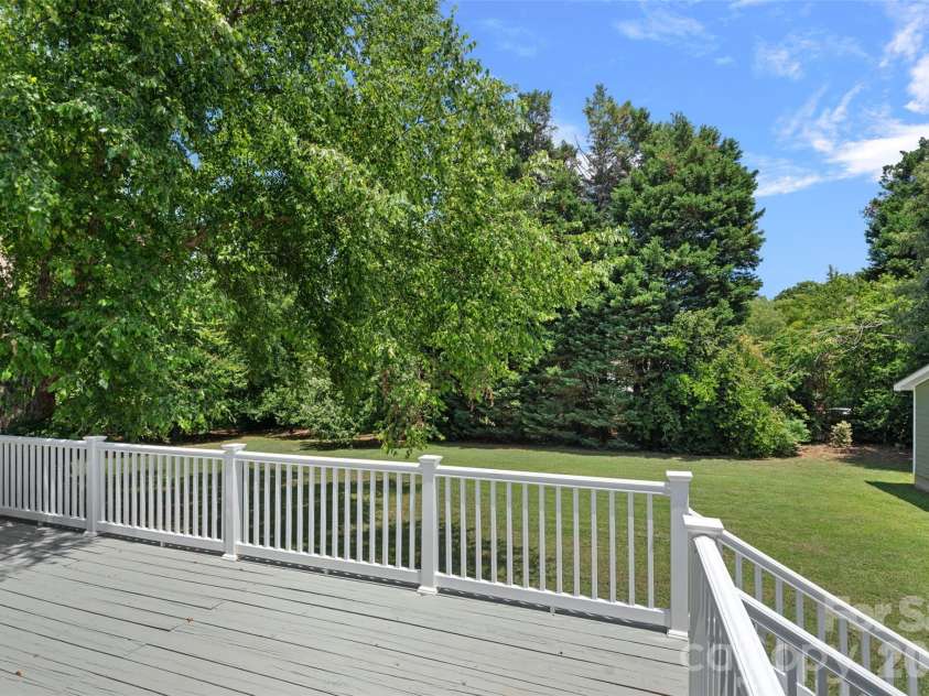 19226 Brookgreen Garden Place, Cornelius, NC 28031.  MLS# CAR4396635, YatesRealty ID 35133. 