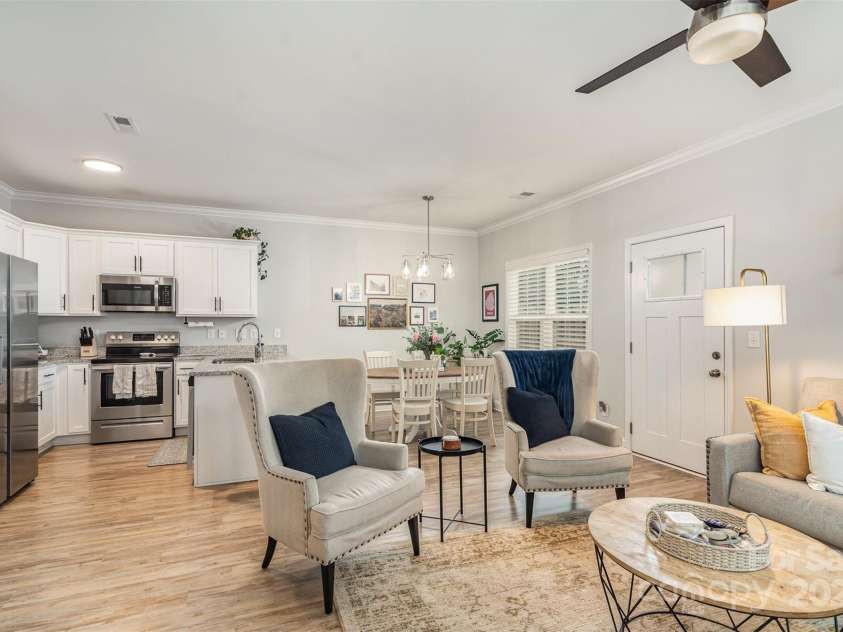 2024 Summey Avenue, Charlotte, NC 28205.  MLS# CAR4284719, YatesRealty ID 35135. 