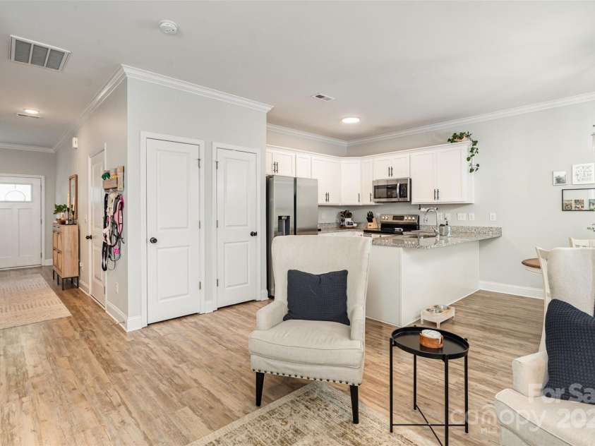 2024 Summey Avenue, Charlotte, NC 28205.  MLS# CAR4284719, YatesRealty ID 35135. 