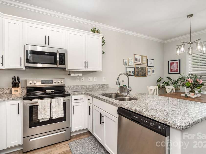 2024 Summey Avenue, Charlotte, NC 28205.  MLS# CAR4284719, YatesRealty ID 35135. 