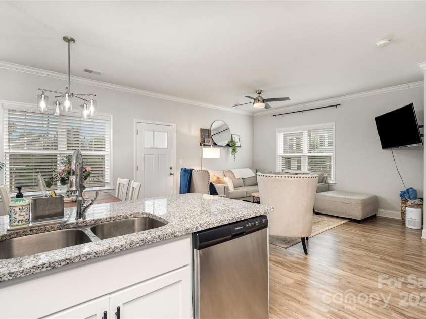 2024 Summey Avenue, Charlotte, NC 28205.  MLS# CAR4284719, YatesRealty ID 35135. 