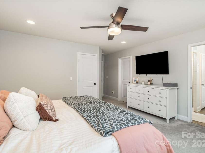 2024 Summey Avenue, Charlotte, NC 28205.  MLS# CAR4284719, YatesRealty ID 35135. Bedroom