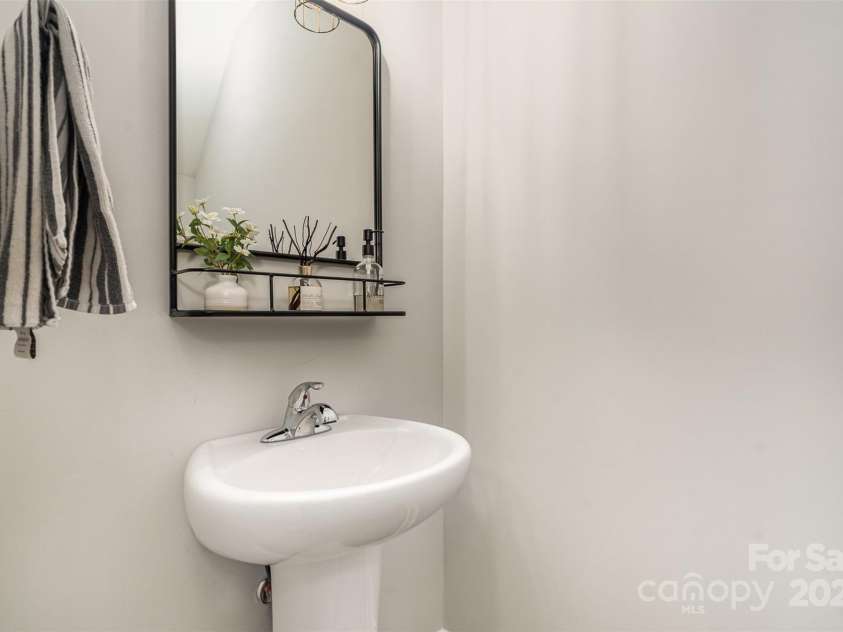 2024 Summey Avenue, Charlotte, NC 28205.  MLS# CAR4284719, YatesRealty ID 35135. Half Bathroom