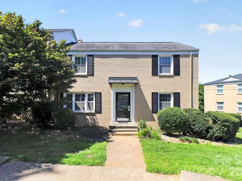 219 Wakefield Drive, Charlotte, NC 28209.  MLS# CAR4396863, YatesRealty ID 35136. 