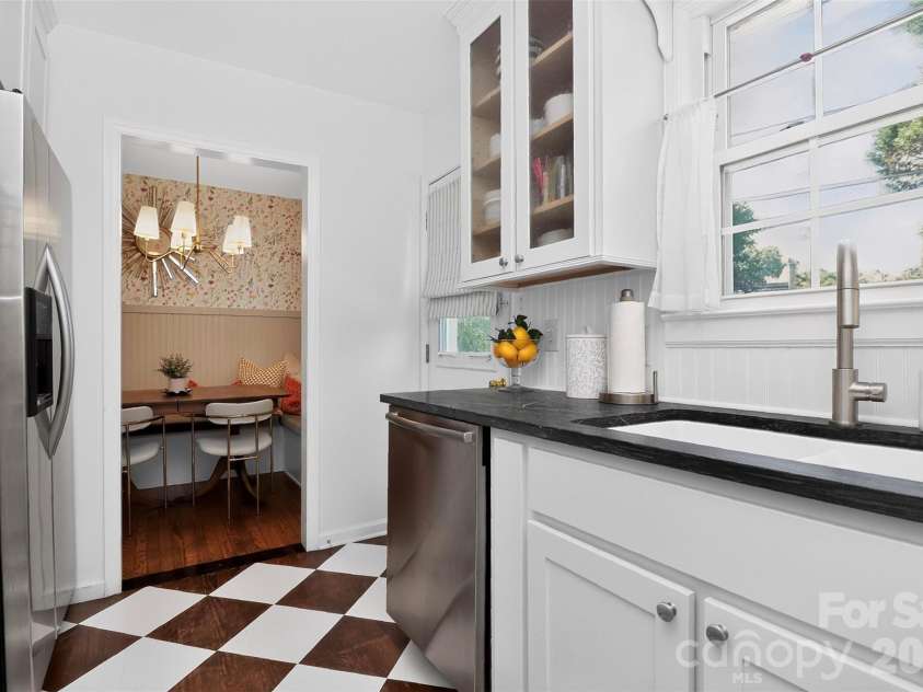 219 Wakefield Drive, Charlotte, NC 28209.  MLS# CAR4396863, YatesRealty ID 35136. 