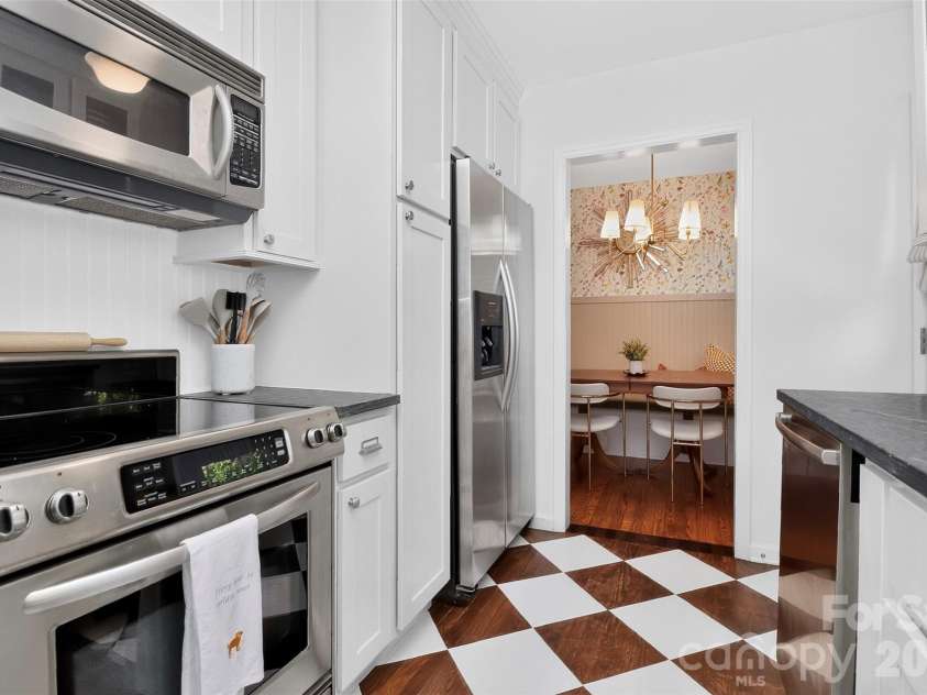 219 Wakefield Drive, Charlotte, NC 28209.  MLS# CAR4396863, YatesRealty ID 35136. 