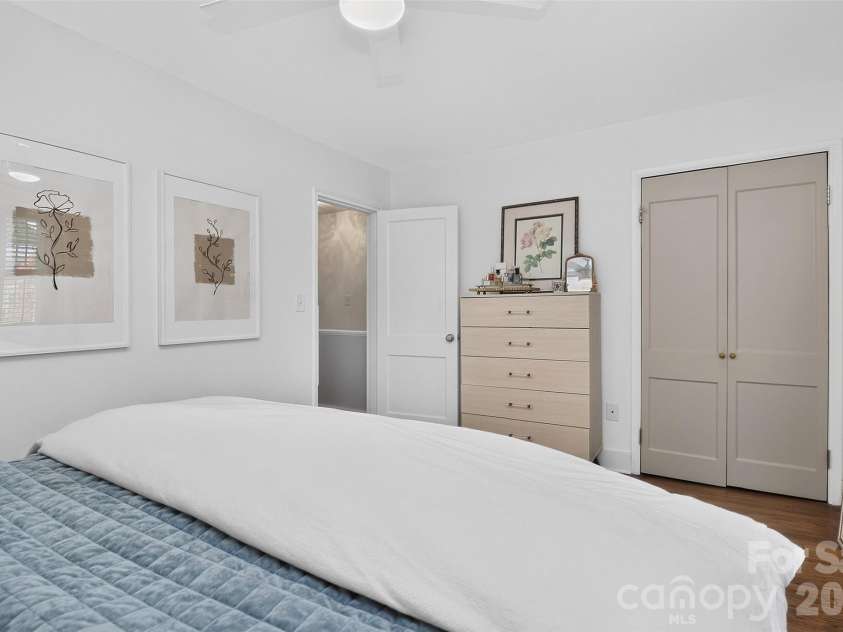 219 Wakefield Drive, Charlotte, NC 28209.  MLS# CAR4396863, YatesRealty ID 35136. 