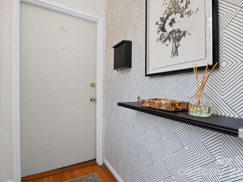 219 Wakefield Drive, Charlotte, NC 28209.  MLS# CAR4396863, YatesRealty ID 35136. Entry hall