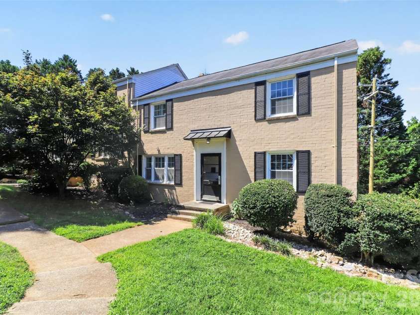 219 Wakefield Drive, Charlotte, NC 28209.  MLS# CAR4396863, YatesRealty ID 35136. This unit is on the right side with lots of windows