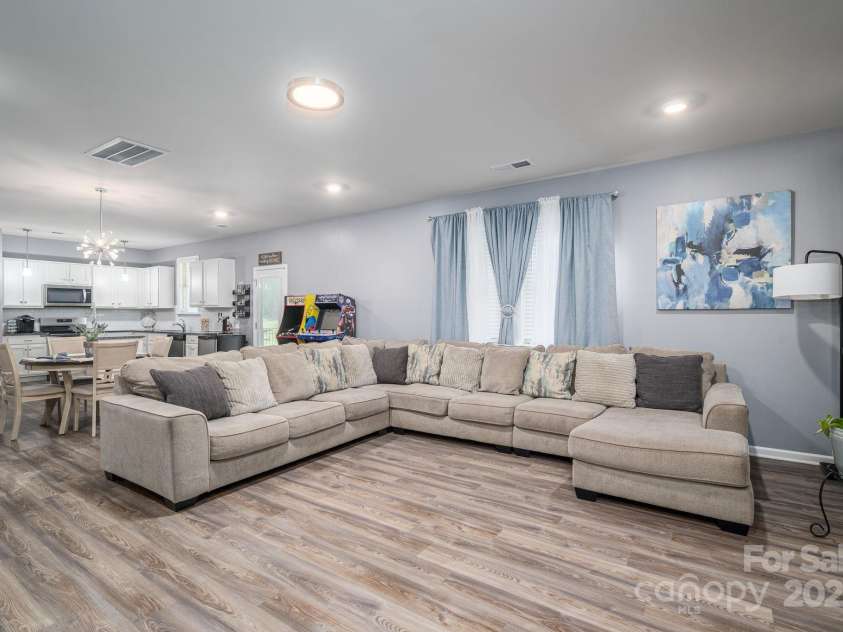 644 Heron View Drive, York, SC 29745.  MLS# CAR4286952, YatesRealty ID 35136. 