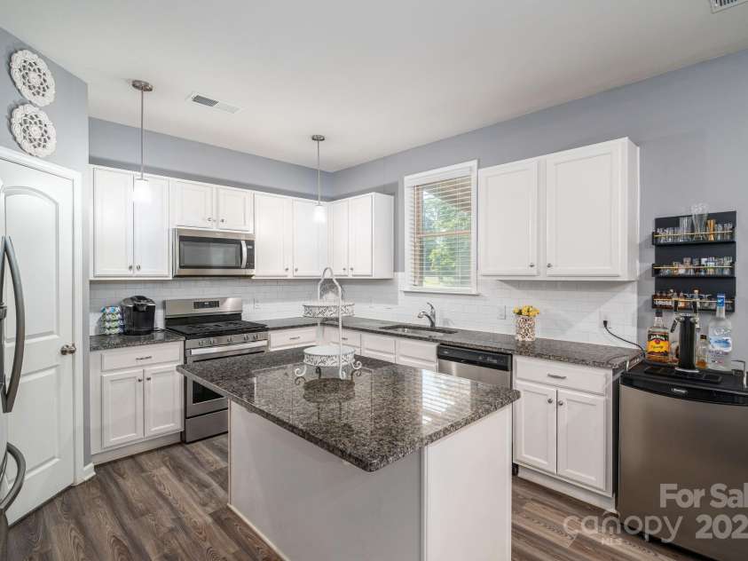 644 Heron View Drive, York, SC 29745.  MLS# CAR4286952, YatesRealty ID 35136. 