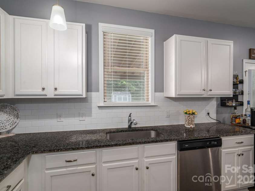 644 Heron View Drive, York, SC 29745.  MLS# CAR4286952, YatesRealty ID 35136. 