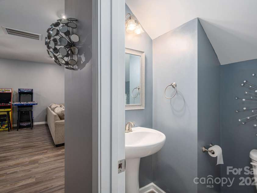 644 Heron View Drive, York, SC 29745.  MLS# CAR4286952, YatesRealty ID 35136. 