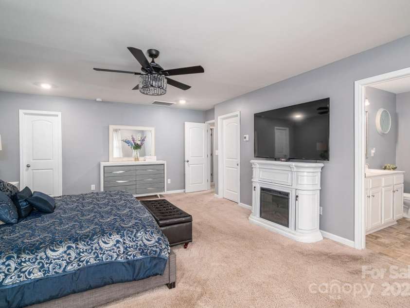 644 Heron View Drive, York, SC 29745.  MLS# CAR4286952, YatesRealty ID 35136. 