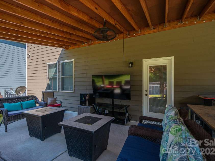 644 Heron View Drive, York, SC 29745.  MLS# CAR4286952, YatesRealty ID 35136. 