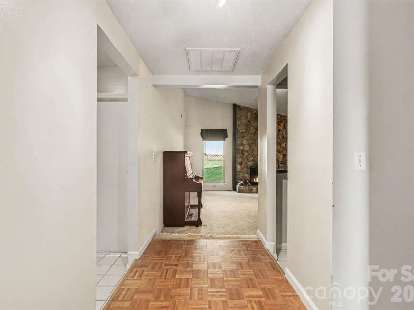 243 Vista Grande Circle, Charlotte, NC 28226.  MLS# CAR4400259, YatesRealty ID 35137. 