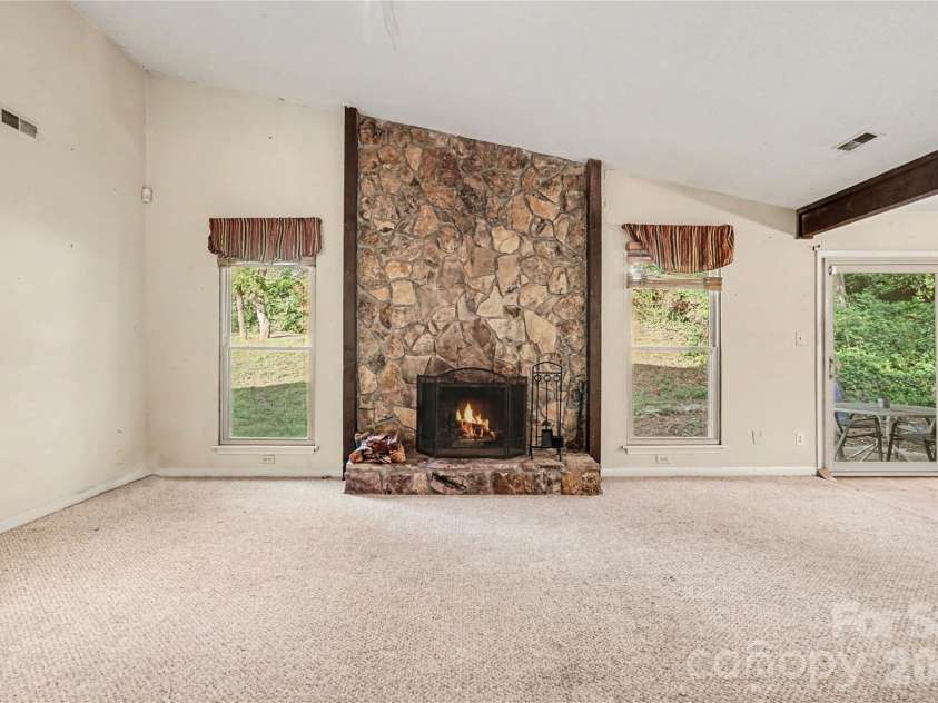 243 Vista Grande Circle, Charlotte, NC 28226.  MLS# CAR4400259, YatesRealty ID 35137. 