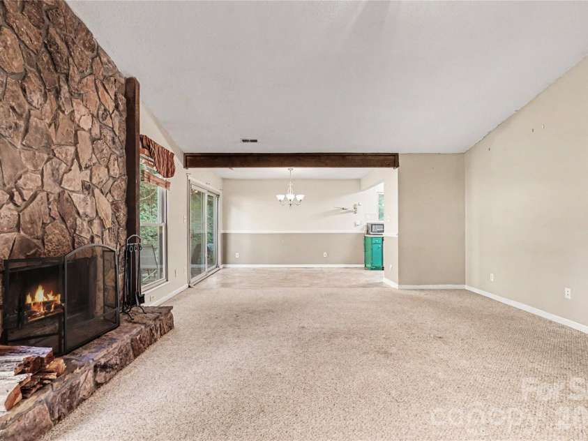 243 Vista Grande Circle, Charlotte, NC 28226.  MLS# CAR4400259, YatesRealty ID 35137. 
