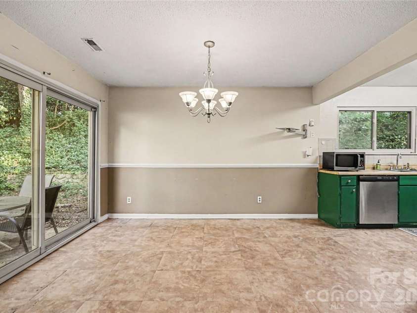 243 Vista Grande Circle, Charlotte, NC 28226.  MLS# CAR4400259, YatesRealty ID 35137. 