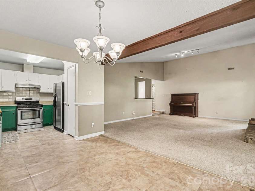 243 Vista Grande Circle, Charlotte, NC 28226.  MLS# CAR4400259, YatesRealty ID 35137. 