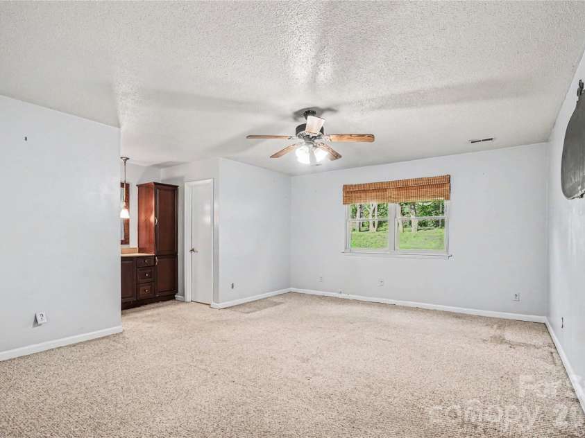 243 Vista Grande Circle, Charlotte, NC 28226.  MLS# CAR4400259, YatesRealty ID 35137. 