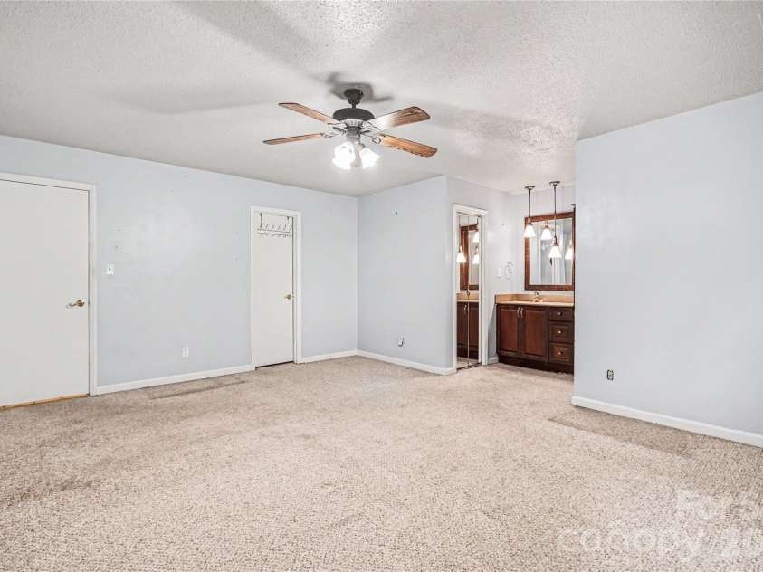 243 Vista Grande Circle, Charlotte, NC 28226.  MLS# CAR4400259, YatesRealty ID 35137. 