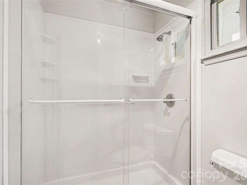 243 Vista Grande Circle, Charlotte, NC 28226.  MLS# CAR4400259, YatesRealty ID 35137. 