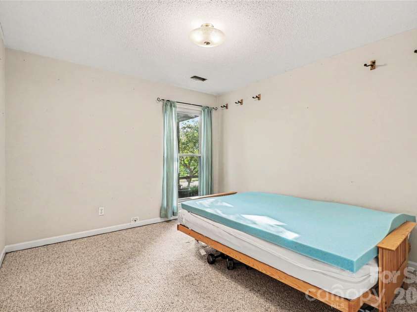 243 Vista Grande Circle, Charlotte, NC 28226.  MLS# CAR4400259, YatesRealty ID 35137. 