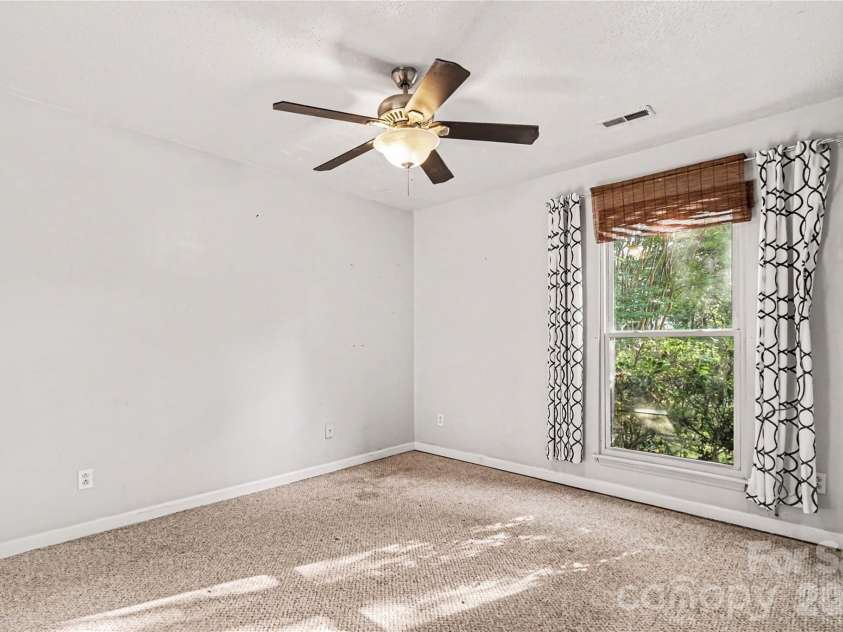 243 Vista Grande Circle, Charlotte, NC 28226.  MLS# CAR4400259, YatesRealty ID 35137. 