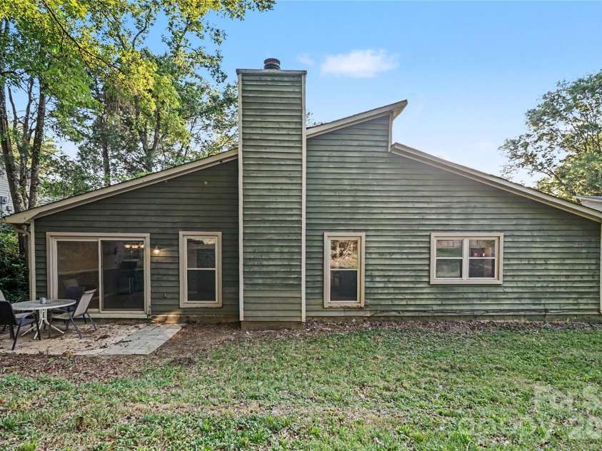 243 Vista Grande Circle, Charlotte, NC 28226.  MLS# CAR4400259, YatesRealty ID 35137. 