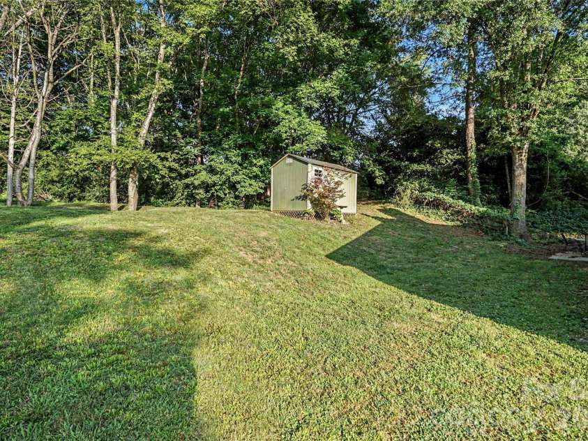 243 Vista Grande Circle, Charlotte, NC 28226.  MLS# CAR4400259, YatesRealty ID 35137. 