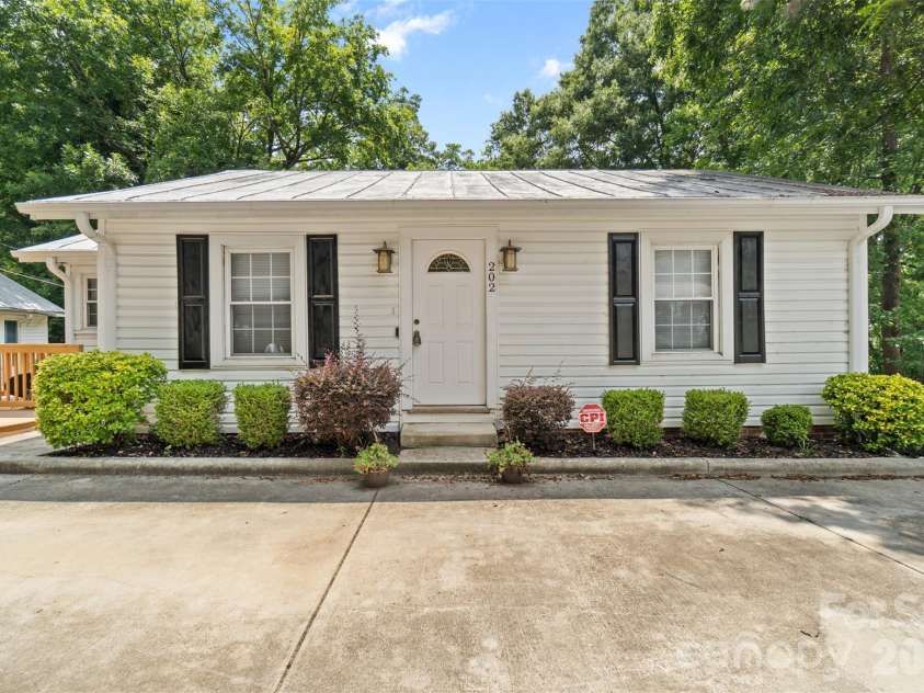 202 Hargrave Street, Wadesboro, NC 28170.  MLS# CAR4400504, YatesRealty ID 35139. 