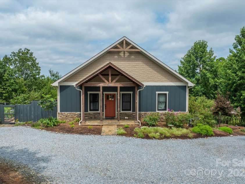 381 Scenic Overlook Drive, Nebo, NC 28761.  MLS# CAR4294911, YatesRealty ID 3514. 