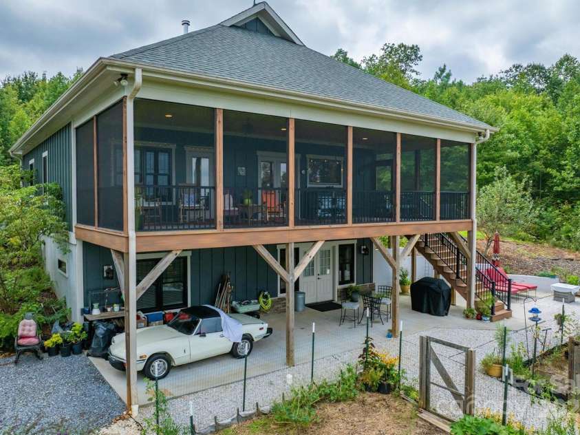 381 Scenic Overlook Drive, Nebo, NC 28761.  MLS# CAR4294911, YatesRealty ID 3514. 