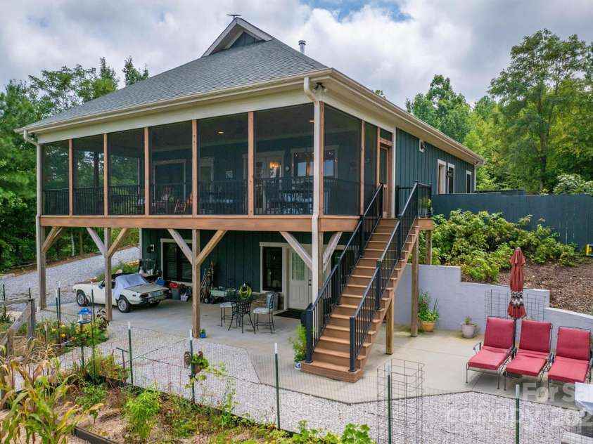 381 Scenic Overlook Drive, Nebo, NC 28761.  MLS# CAR4294911, YatesRealty ID 3514. 