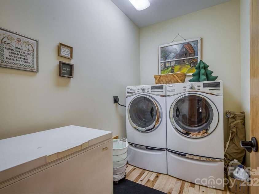 381 Scenic Overlook Drive, Nebo, NC 28761.  MLS# CAR4294911, YatesRealty ID 3514. Laundry Room